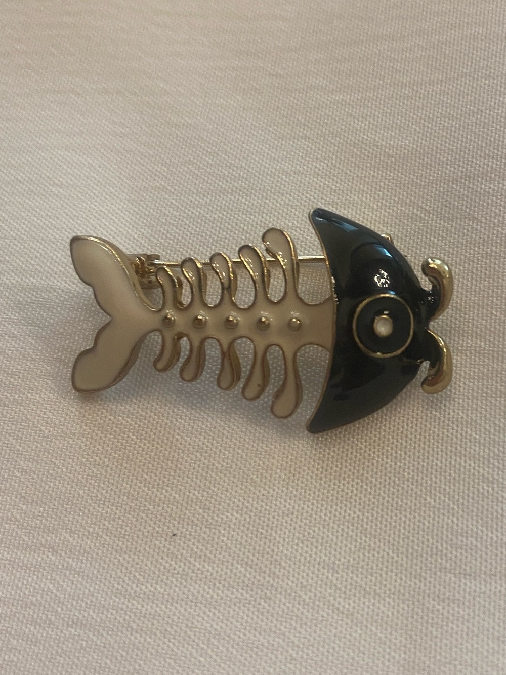 Fish Skeleton Brooch Novelty Pin New